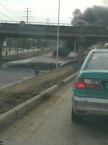 常州货车自燃最新爆料,火光冲天，紧急救援展开